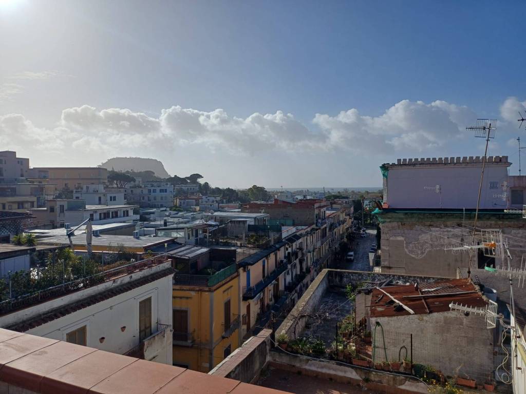 Appartamento a Bacoli in Via Gaetano De Rosa - Foto 2