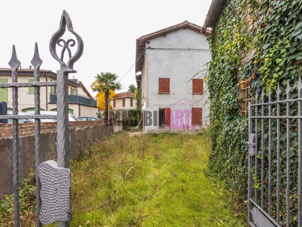 Villa a Bibbiano in Via G. B. Venturi, 45 - Foto 2