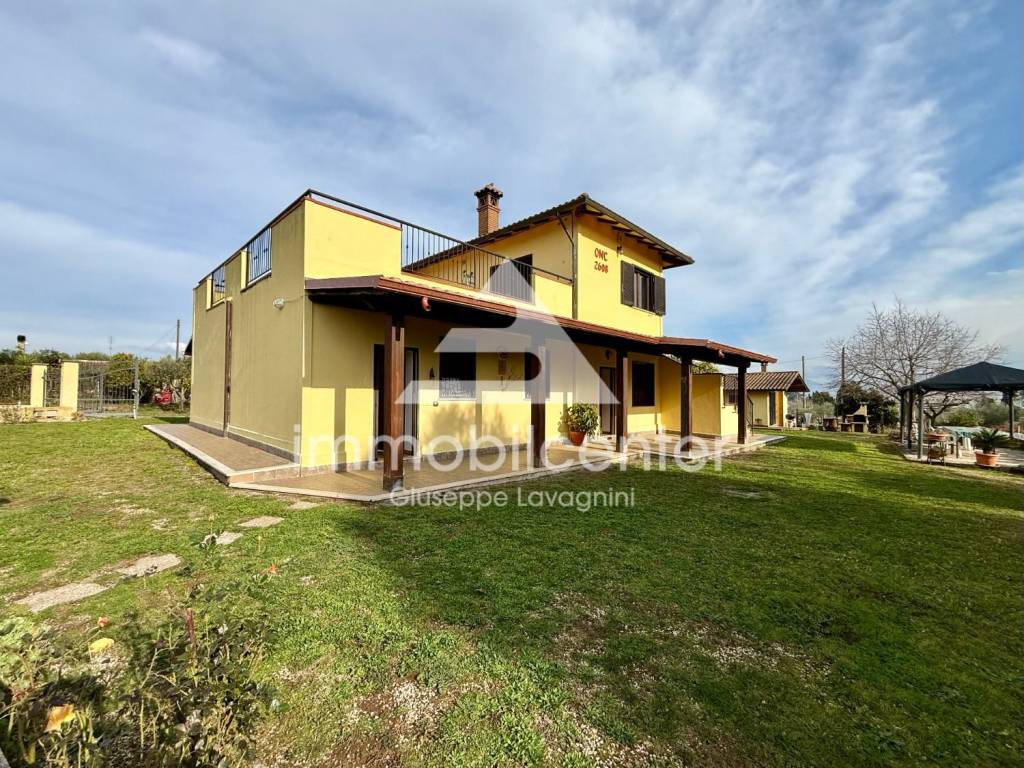 Rustico / casale a Aprilia in Via Vallelata, 221 - Foto 2