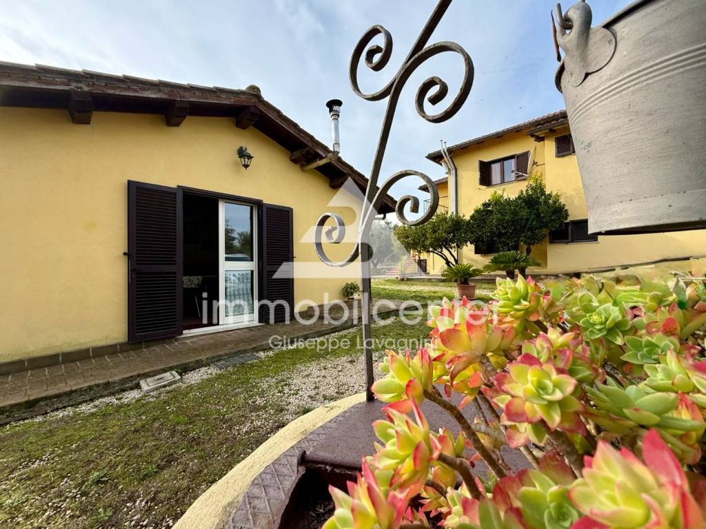 Rustico / casale a Aprilia in Via Vallelata, 221 - Foto 3