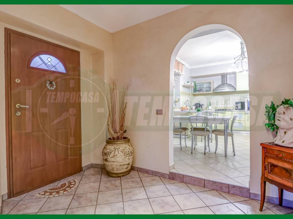 Appartamento a Castelveccana in Vicolo dei Portoni - Foto 4