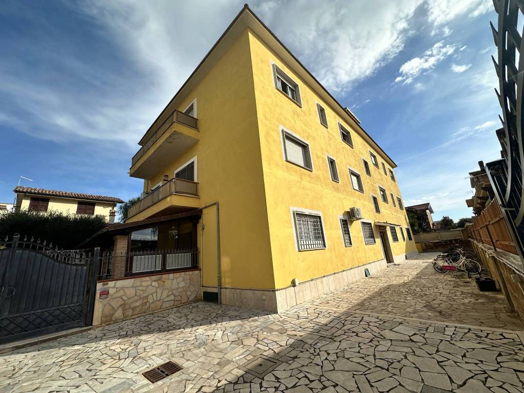 Appartamento a Fiumicino in Via Gonnesa - Foto 2