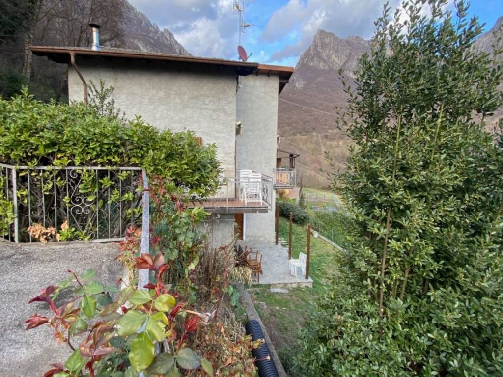 Villa a Valsolda in Strada Sasso Rosso Dasio - Foto 3