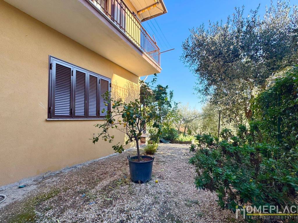 Villa a Monte porzio catone in Via di Fontana Candida, 393 - Foto 3