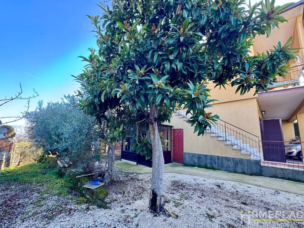 Villa a Monte porzio catone in Via di Fontana Candida, 393 - Foto 4