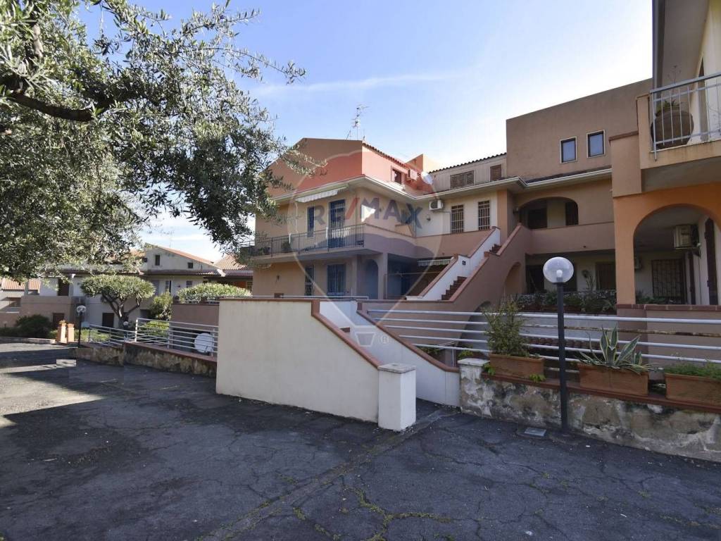 Appartamento a Acireale in Via Provinciale per Riposto, 108 - Foto 2