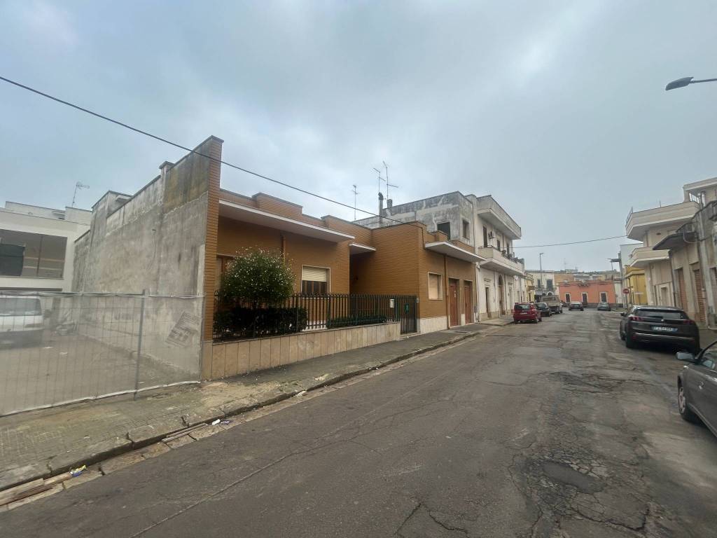 Villa a Novoli in Via Milano, 12 - Foto 2