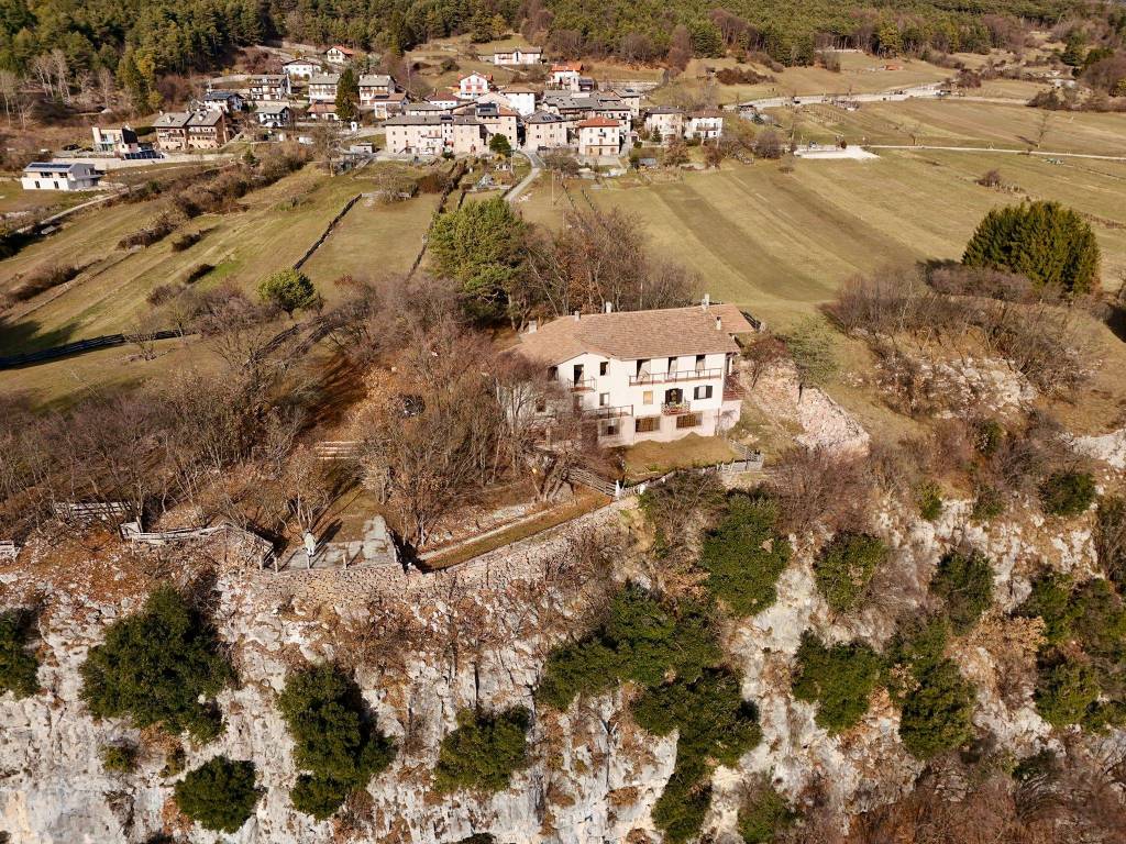 Palazzo / stabile a Vallelaghi in Via ai Dossi Alti, 13 - Foto 2