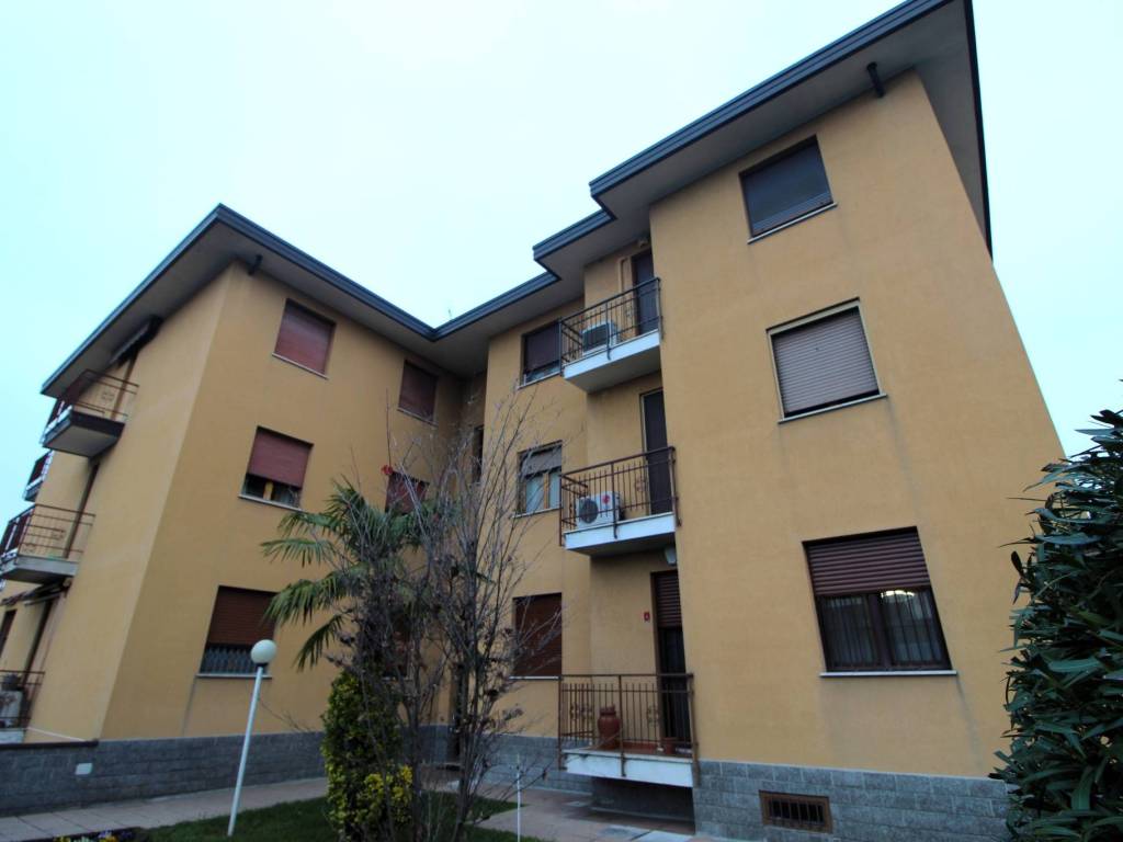Appartamento a Bareggio in Via Fratelli Cervi, 30 - Foto 2