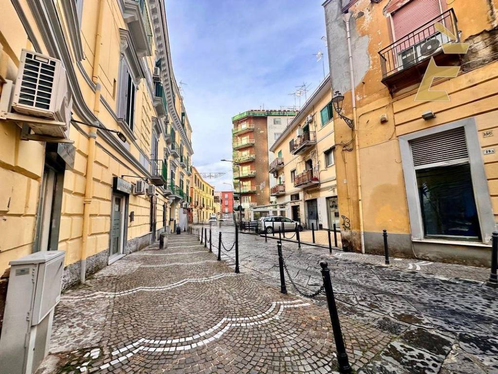 Appartamento a Portici in CORTILE PRIMO CARLO E LUIGI GIORDANO, 14 - Foto 3