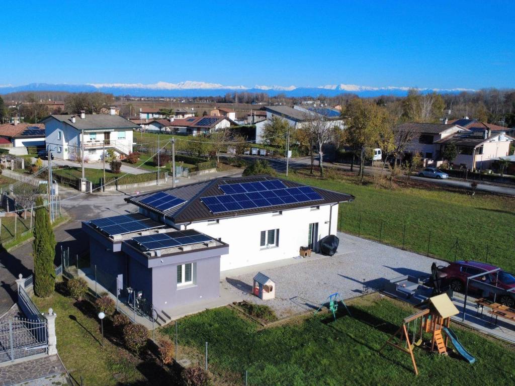 Villa a Palazzolo dello stella in Via Chiamparuzzo, 5 - Foto 2