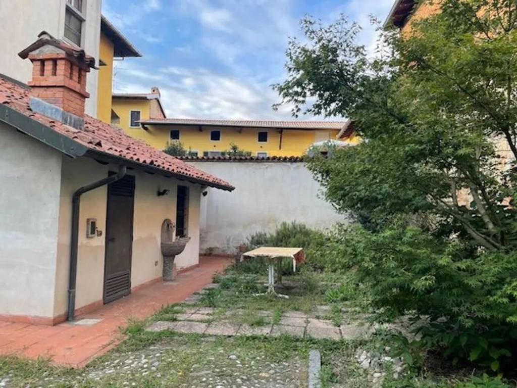 Villa a Bellinzago novarese in Via Liberio Miglio S.N.C. - Foto 4
