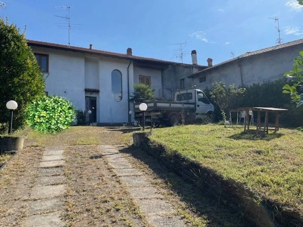 Villa a Castelletto sopra ticino in Via Aronco S.N.C. - Foto 5