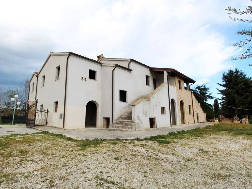 Rustico / casale a Monsampolo del tronto in Contrada Sant'Egidio S.N.C. - Foto 2