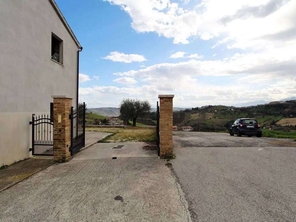 Rustico / casale a Monsampolo del tronto in Contrada Sant'Egidio S.N.C. - Foto 3