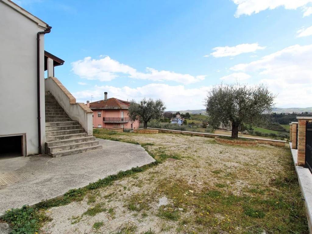 Rustico / casale a Monsampolo del tronto in Contrada Sant'Egidio S.N.C. - Foto 4