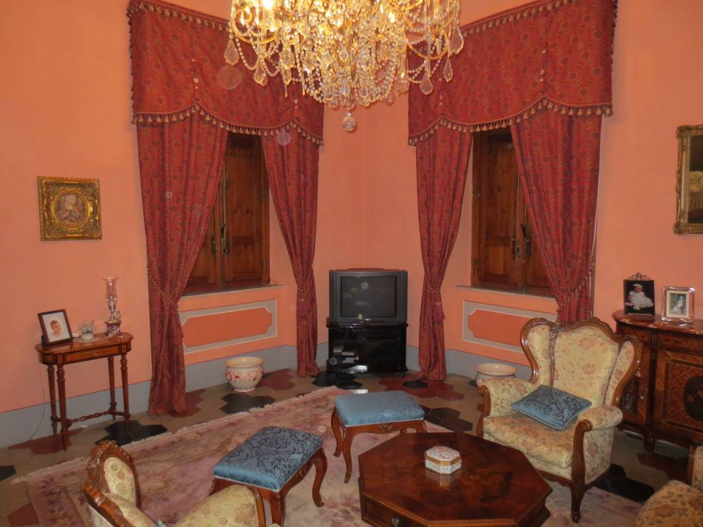 Villa a Monsummano terme in Piazza Giuseppe Giusti, 55 - Foto 2