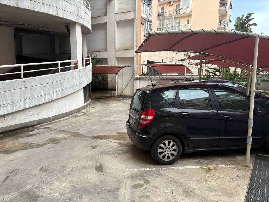 Box / garage a Bari in Largo 2 Giugno - Foto 3