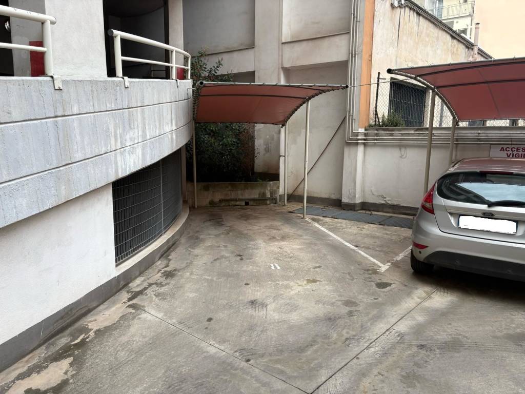 Box / garage a Bari in Largo 2 Giugno - Foto 4