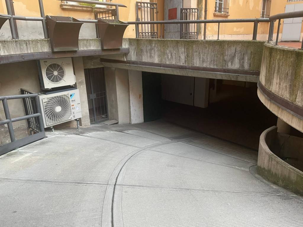 Box / garage a Bologna in Via Alfredo Testoni, 8 - Foto 4