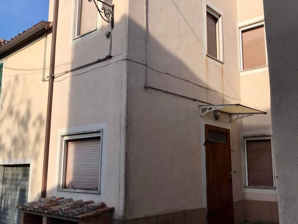Casa indipendente a Sorano in Strada Provinciale Montevitozzo - Foto 2