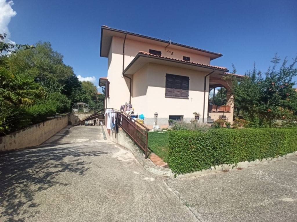 Villa a Castiglione del lago in Via Roma - Foto 2