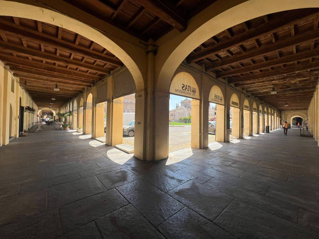 Palazzo / stabile a Gualtieri in Piazza Bentivoglio, 70 - Foto 2