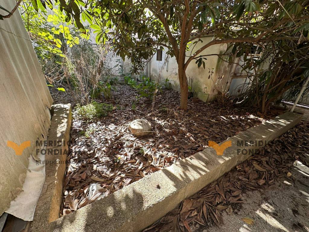 Casa indipendente a Vernole in Via Enrico Toti, 37 - Foto 5