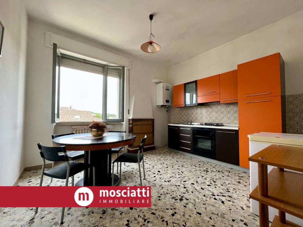 Appartamento a Castelraimondo in Corso Italia, 19 - Foto 4