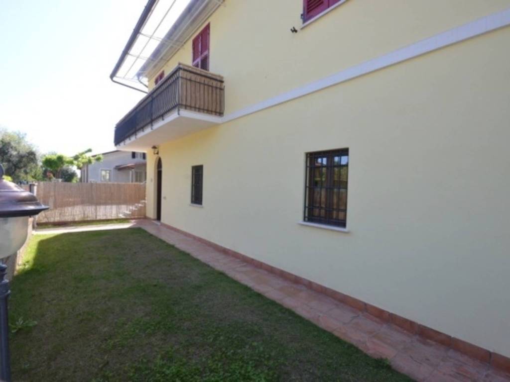 Villa a Seravezza in Via Giannetti - Foto 3