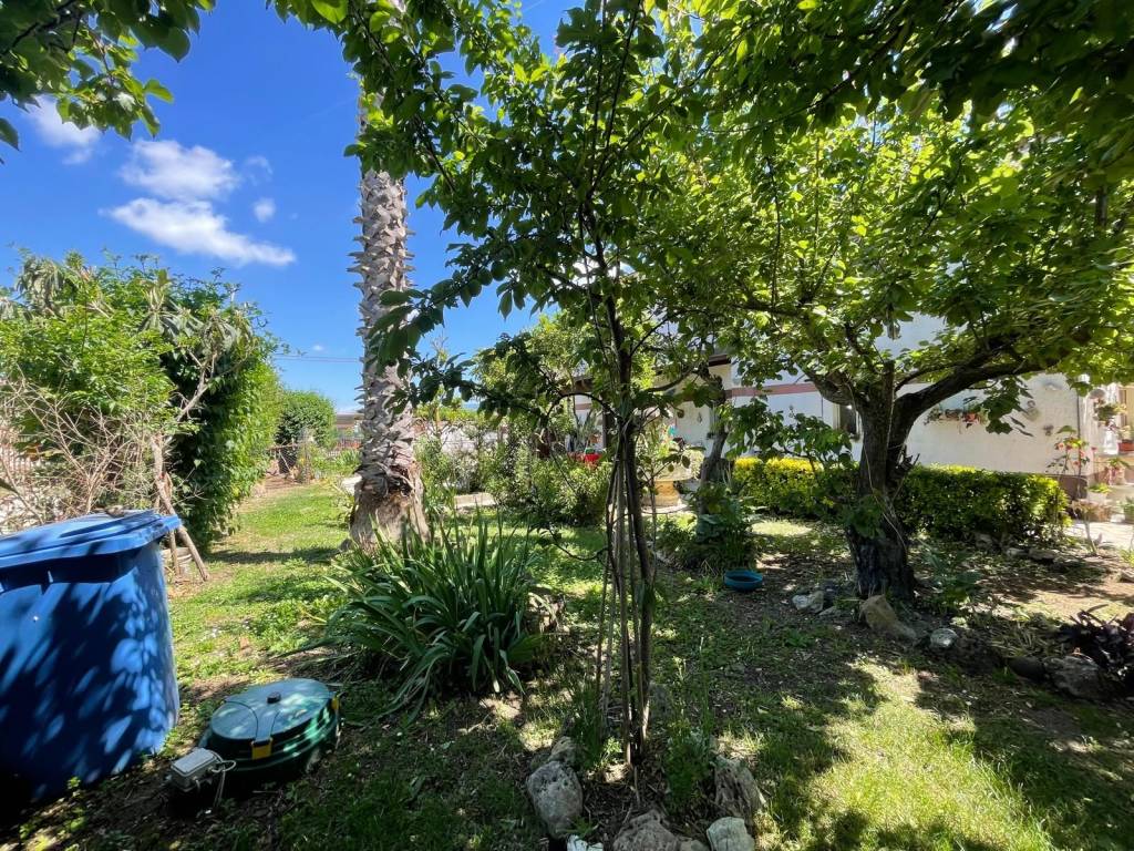 Villa a Latina in Via della Locomotiva - Foto 2