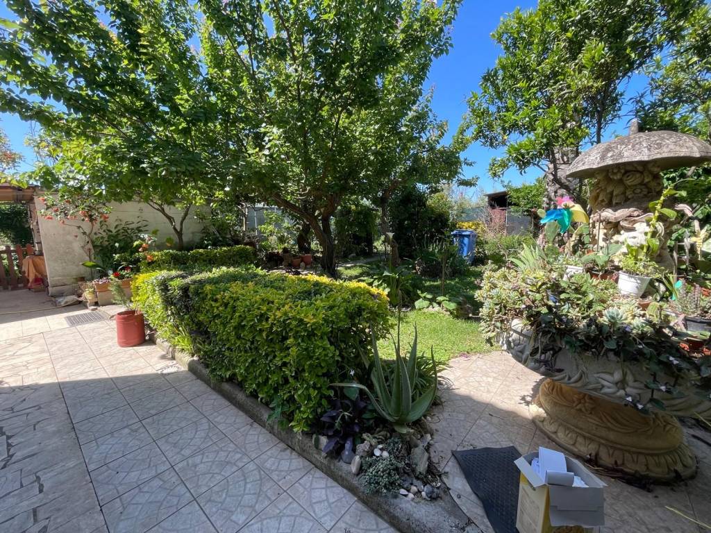 Villa a Latina in Via della Locomotiva - Foto 3