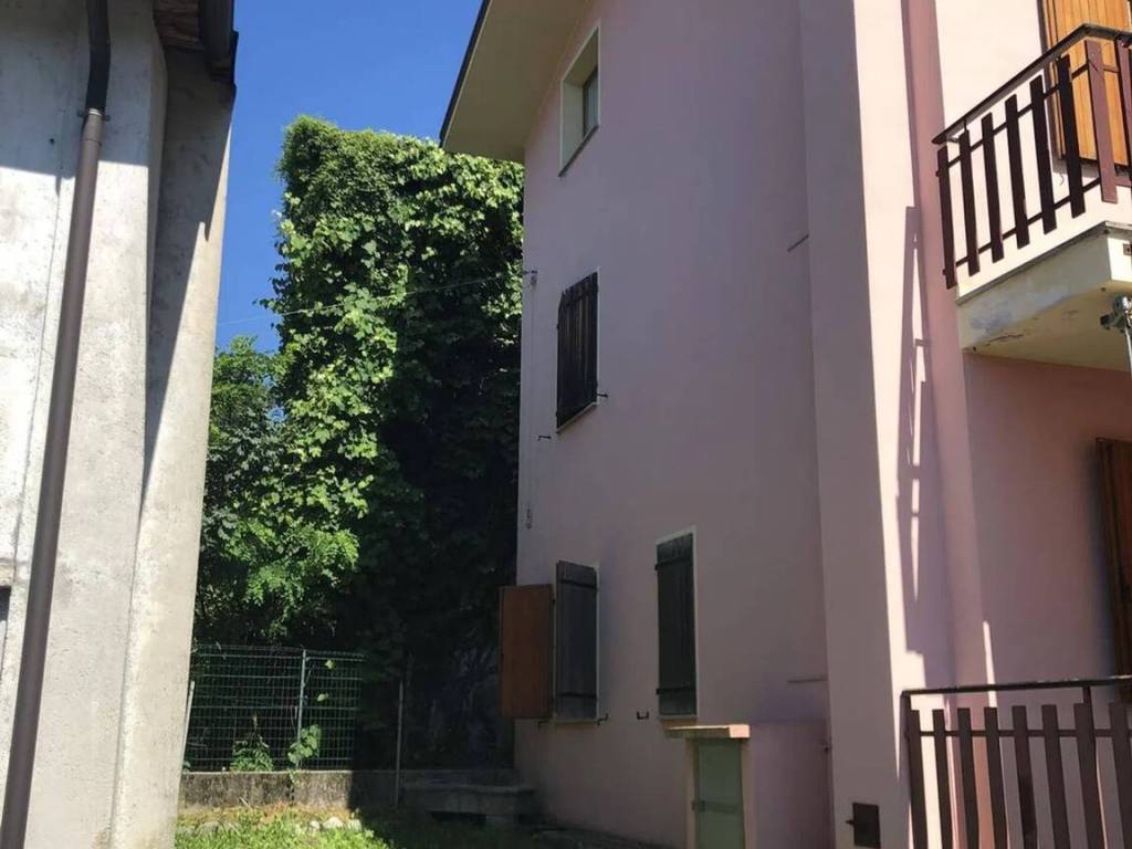 Villa a Meduno in Via Bevilacqua 6 S.N.C. - Foto 2
