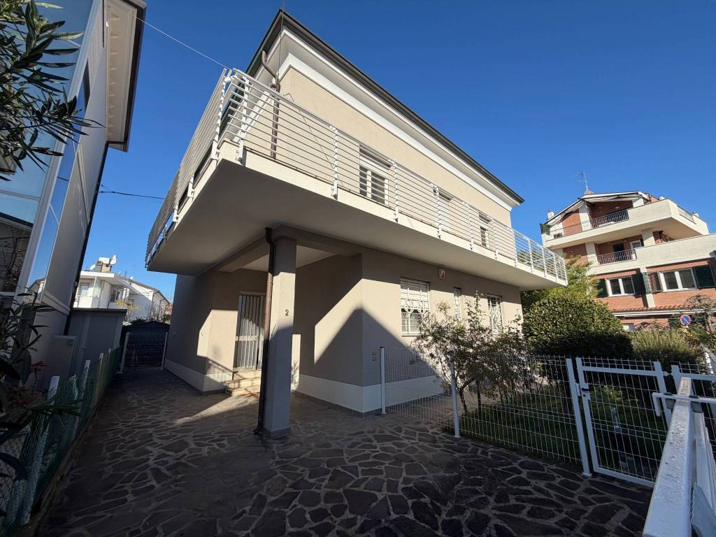 Appartamento a Riccione in Viale Niccolò Tommaseo, 4 - Foto 2