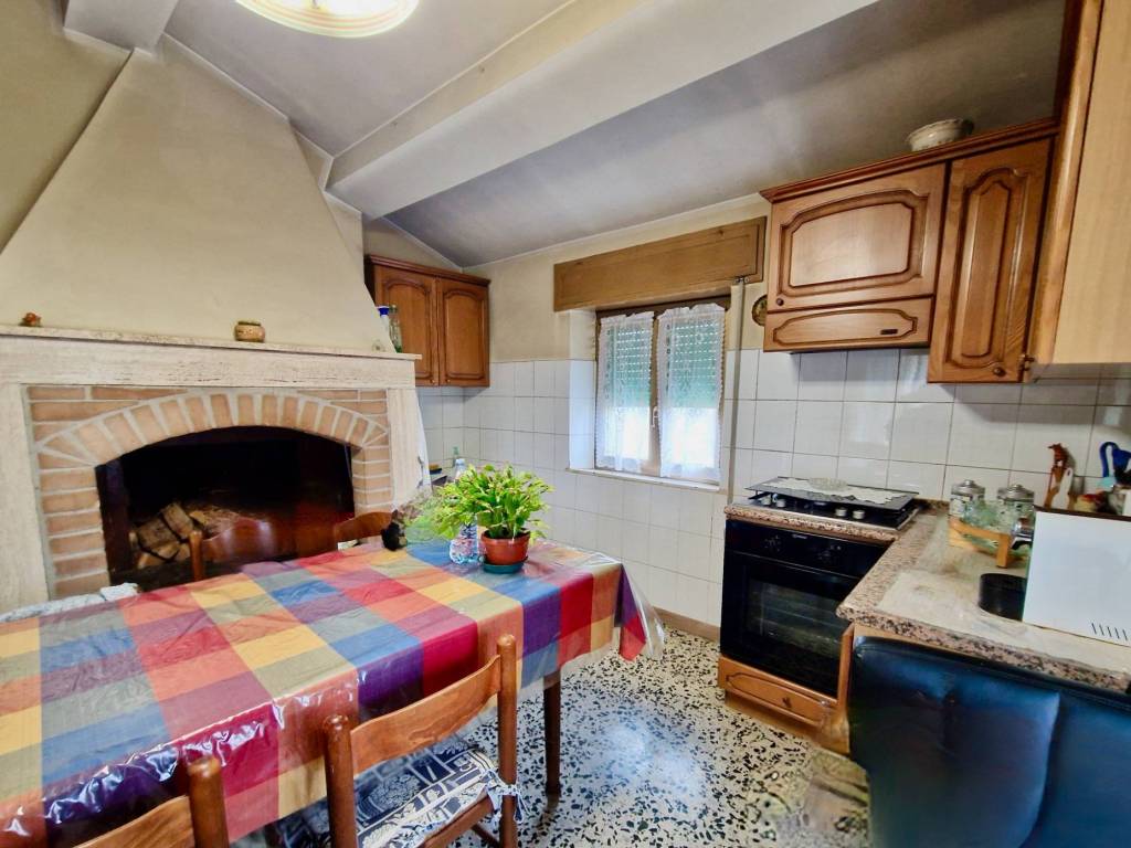 Rustico / casale a Todi in Vocabolo Vigna - Foto 4