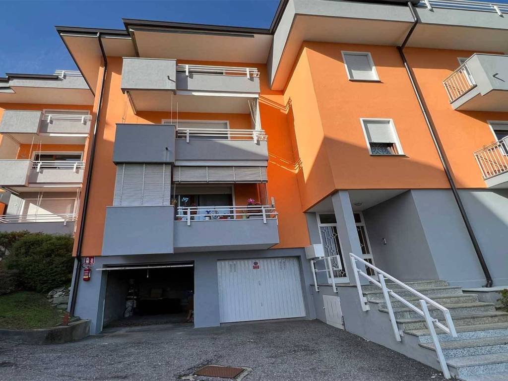 Appartamento a Baveno in Via Arnaldo Fraccaroli - Foto 2