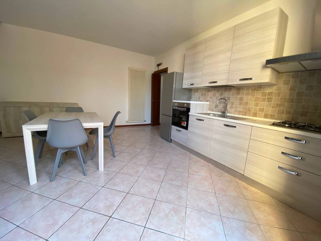 Appartamento a Cento in Via Cesare Diana - Foto 2