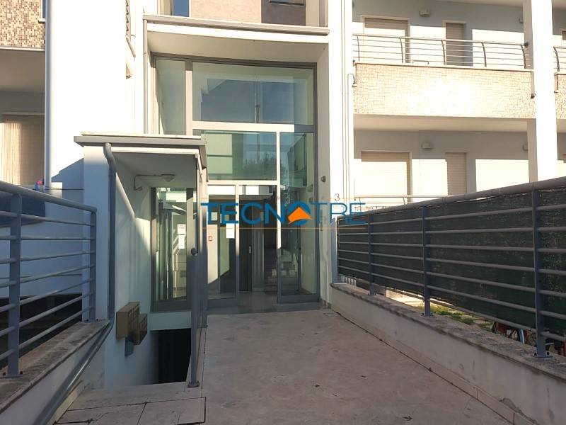 Attico / mansarda a Martinsicuro in Via Ettore Petrolini, 3 - Foto 2