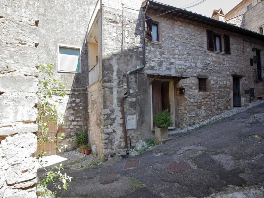 Appartamento a Amelia in Via B. Liviani, 23 - Foto 2