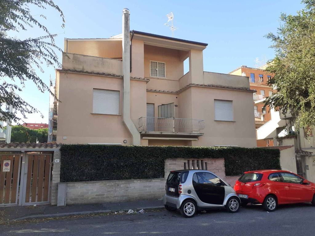 Appartamento a Ladispoli in Via Fiume, 43 - Foto 2