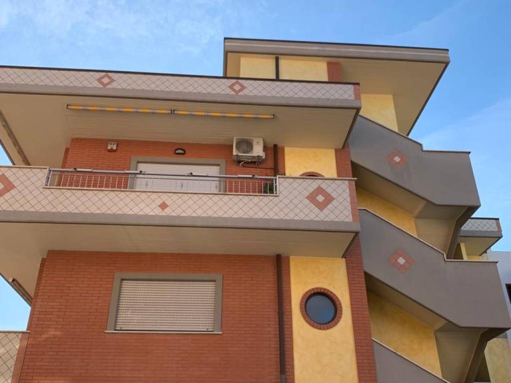 Attico / mansarda a Aprilia in Via Antonio Meucci, 18 - Foto 3