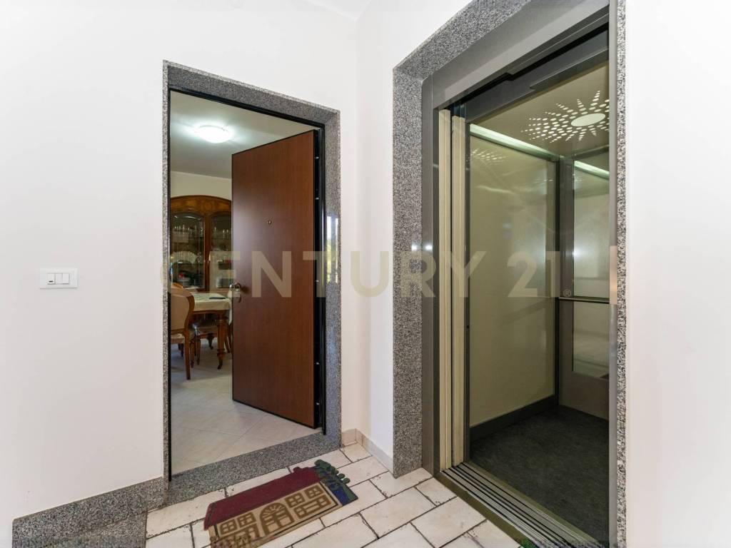 Appartamento a Aci catena in Via Teocrito, 10 - Foto 2