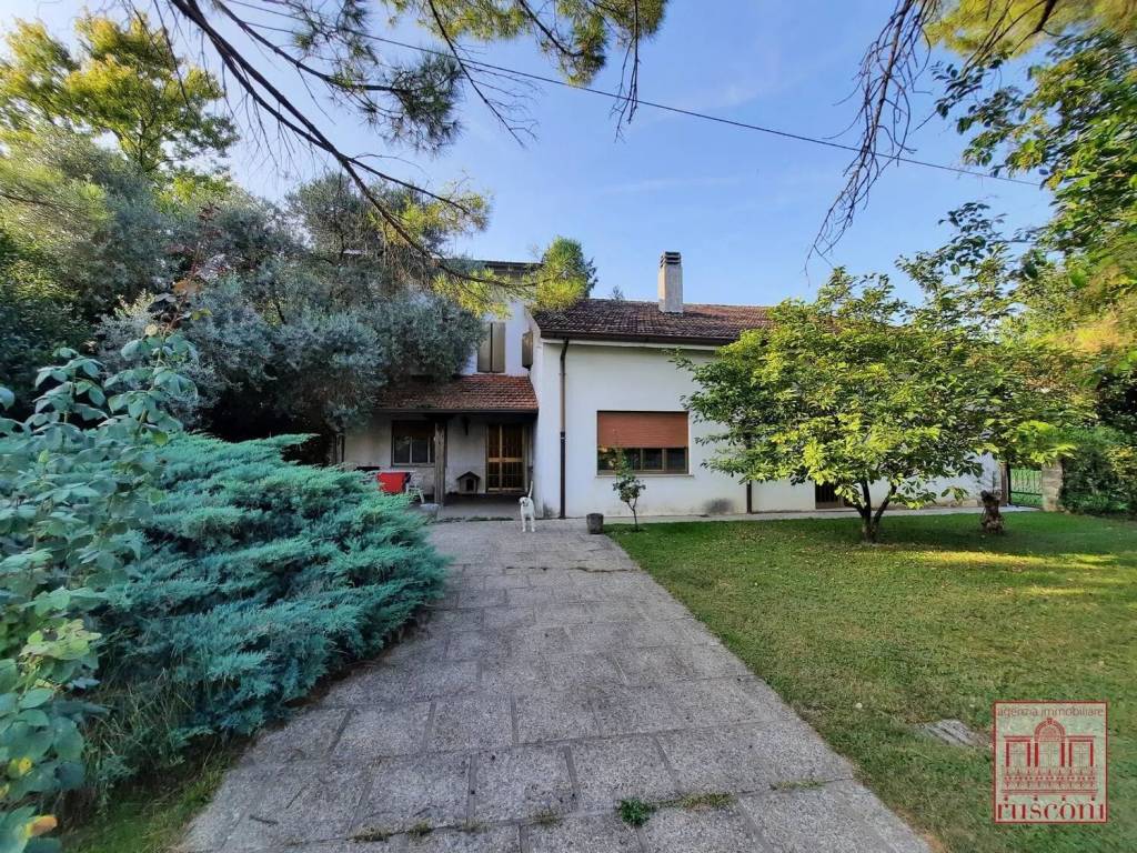 Villa a Maniago in Via Carbonera Est, 39 - Foto 2