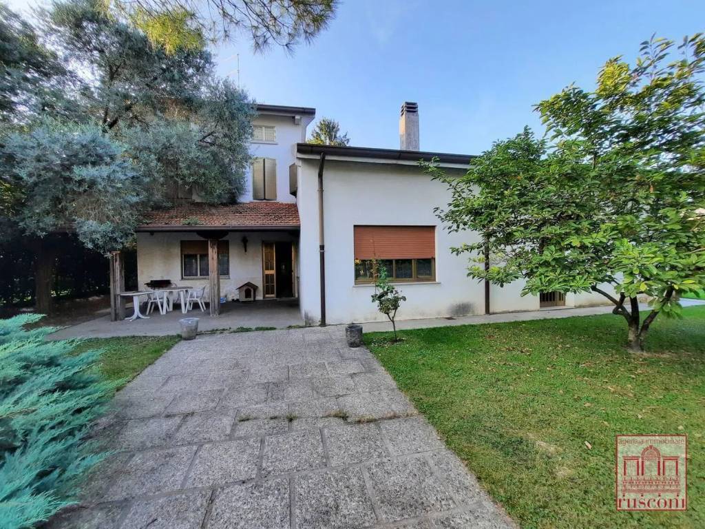 Villa a Maniago in Via Carbonera Est, 39 - Foto 3