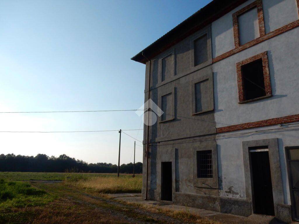Rustico / casale a Oleggio in Via Mezzomerico, 3 - Foto 2