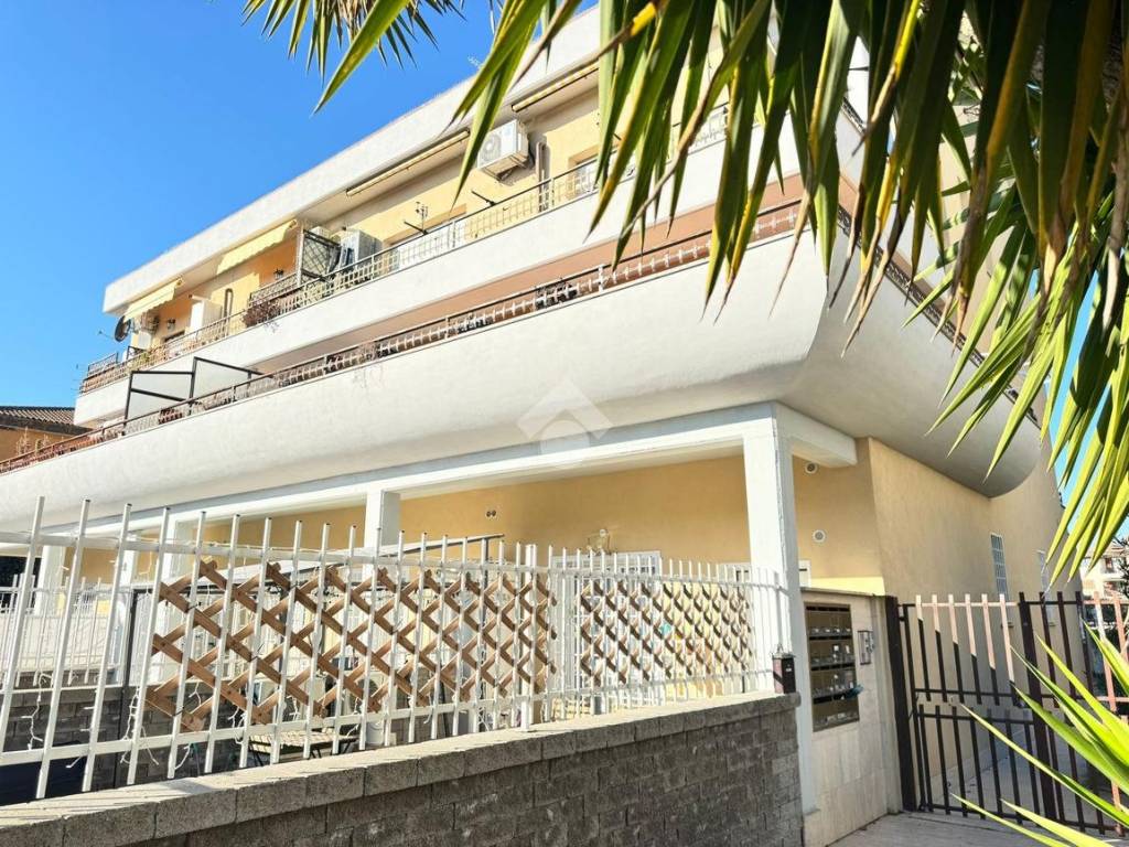 Appartamento a Anguillara sabazia in Via Carlo Alberto Dalla Chiesa, 46 - Foto 2