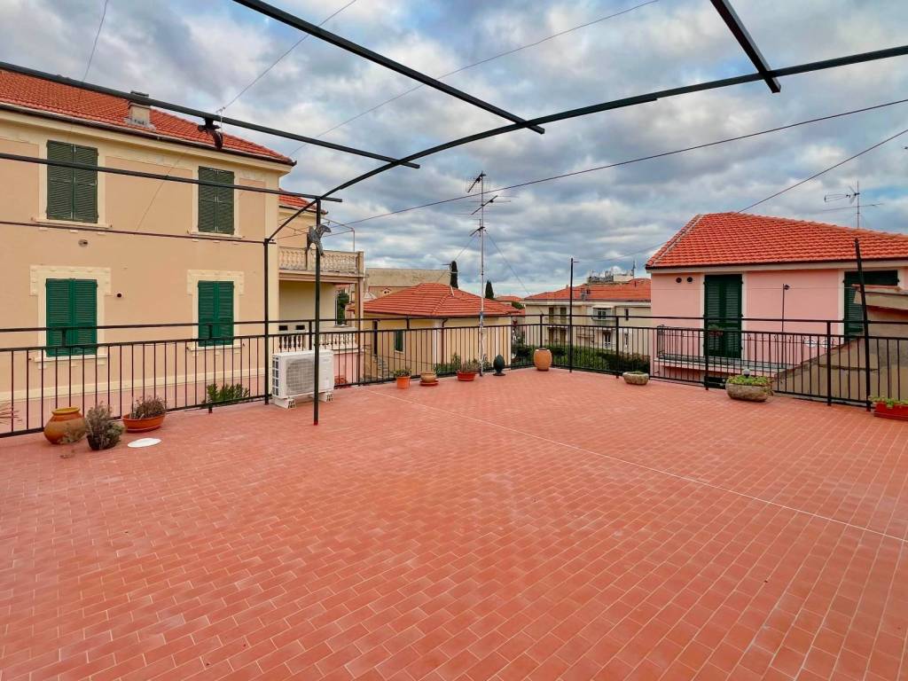 Appartamento a Spotorno in Via Demaestri - Foto 2