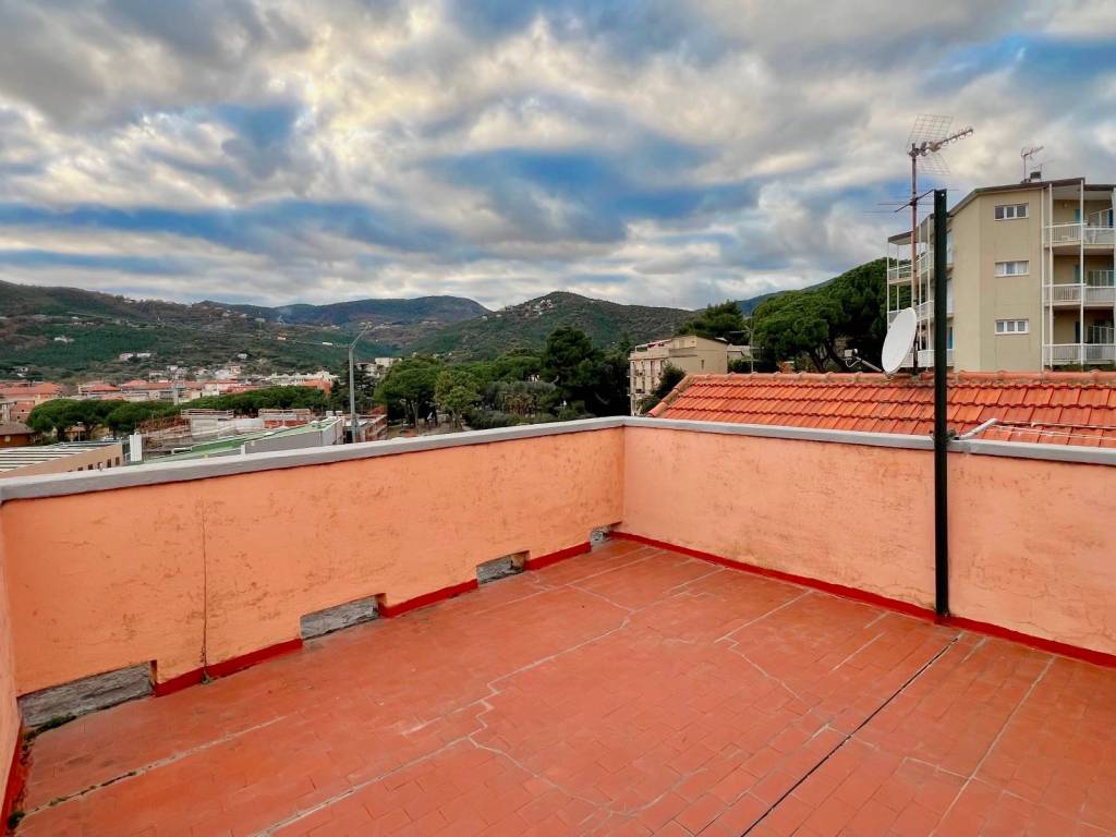 Appartamento a Spotorno in Via Demaestri - Foto 4