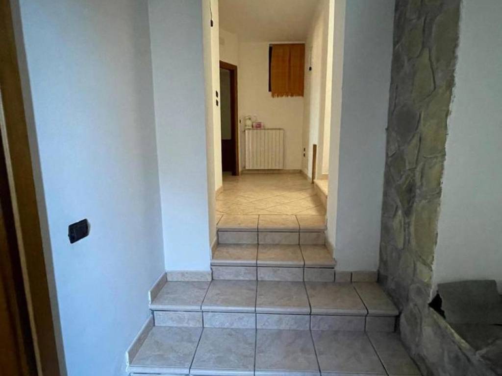 Casa indipendente a Roccagloriosa in Via Rupe Tarpea - Foto 3