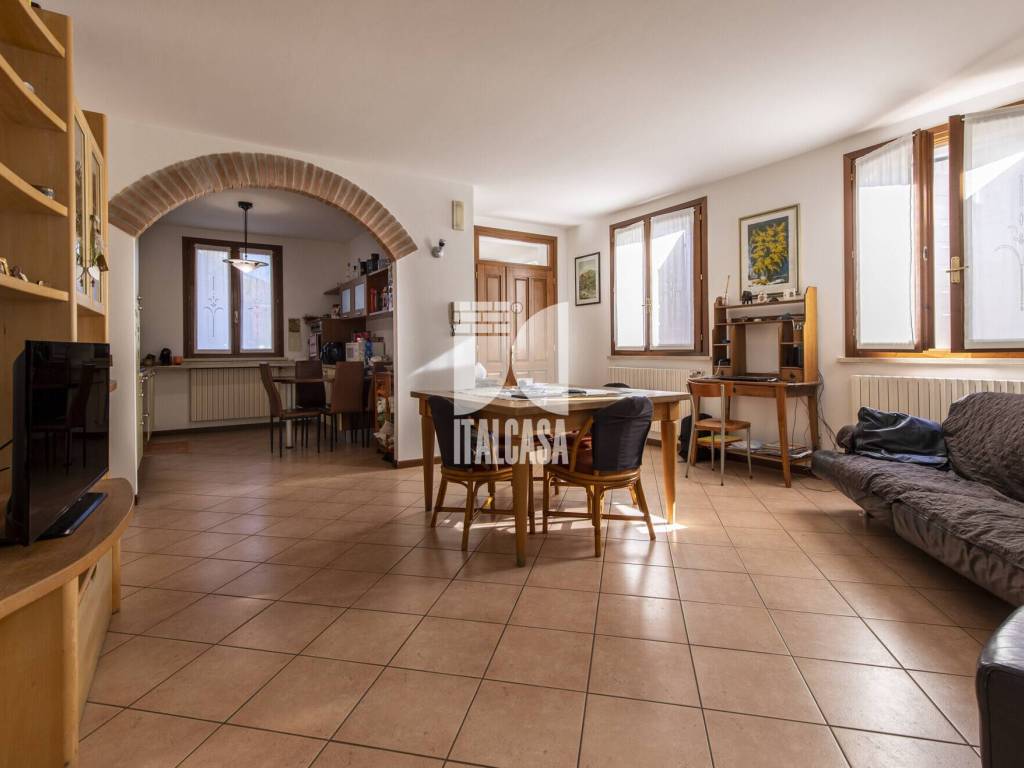 Villa a Curtatone in Via Bruno Colombo - Foto 2